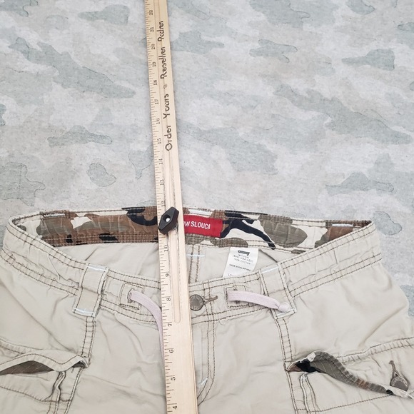 Vintage Levis Pants Womens Large Tan Low Slouch Cargo Pockets Y2K - Picture 10 of 15